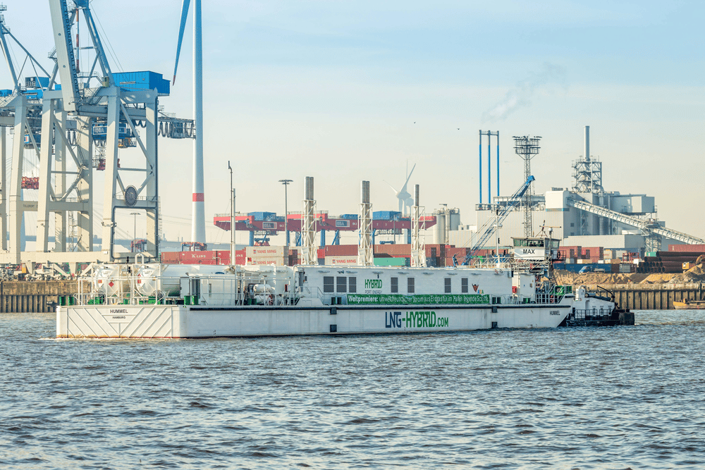 Smooth operation of the LNG Hybrid Barge in Hamburg