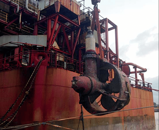 Simultaneous underwater repairs on two offshore vessels in Mexico