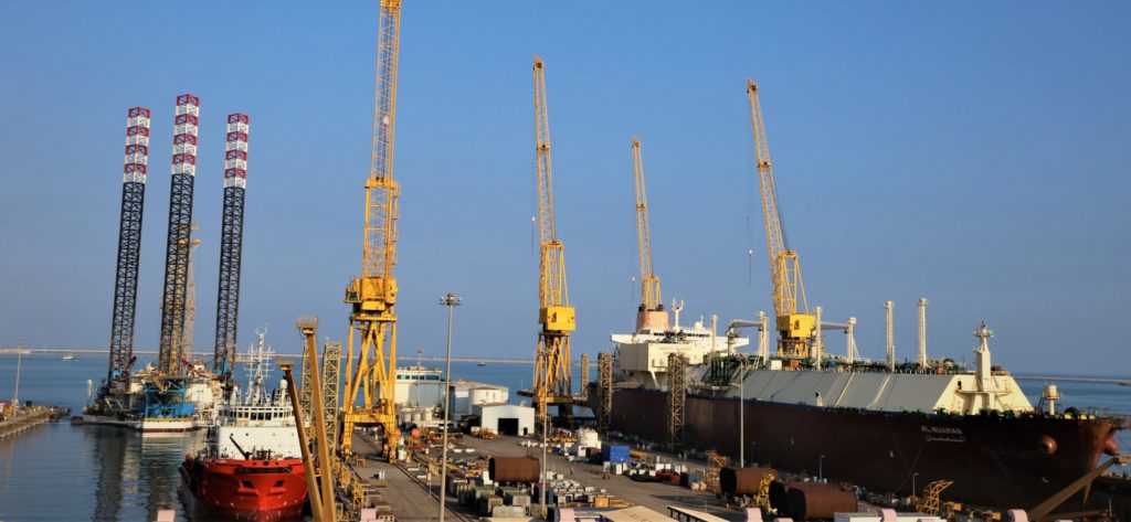 Gdi Halul Rig The Erhama bin Jaber Al Jalahma shipyard remains fully operational ...