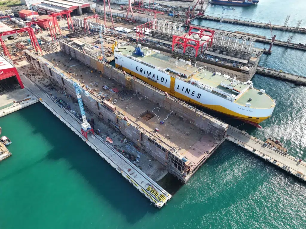 Hat-San Shipyard’s new floating dock