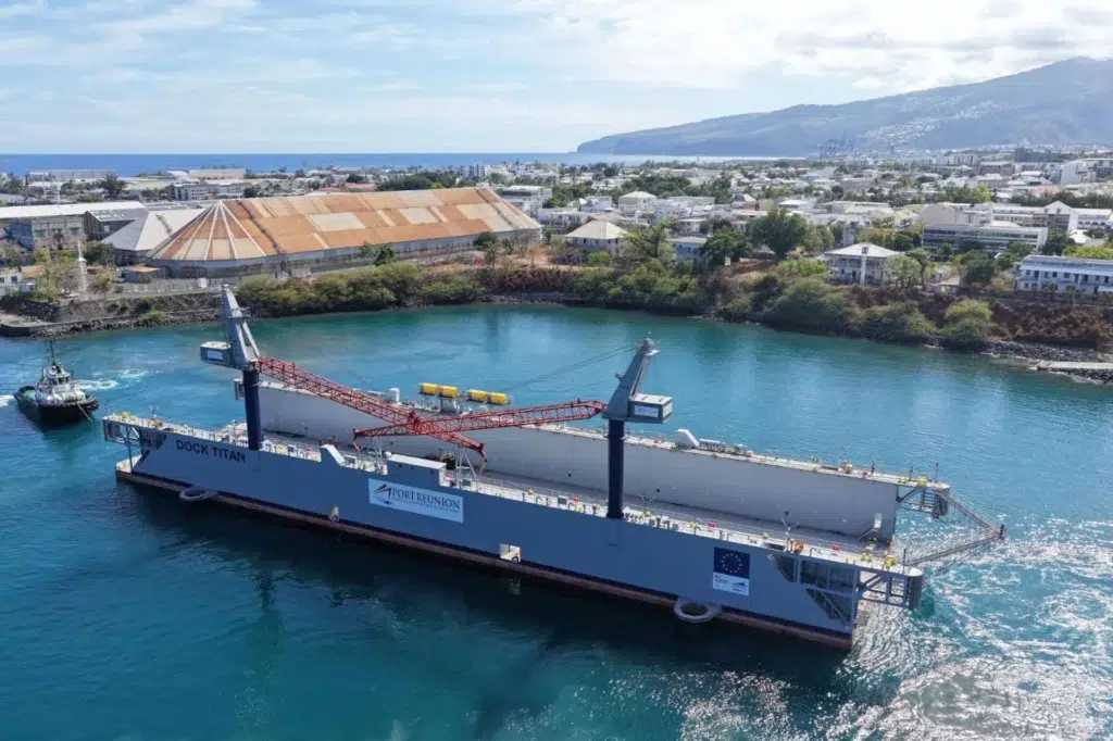 The arrival of Réunion island's new floating dock